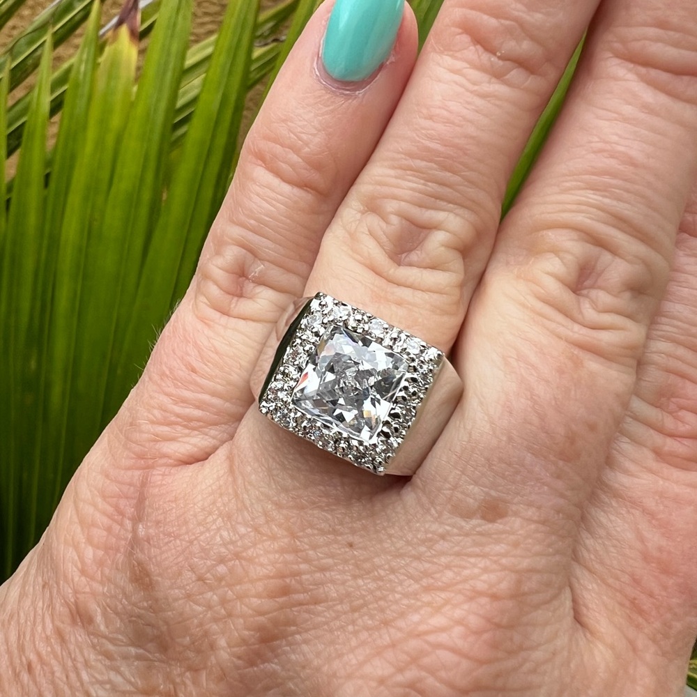 Women’s Rhinestone Princess Cut Ring - Picture 5 of 7